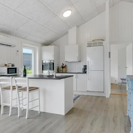 Holiday home Lovely In With Wifi