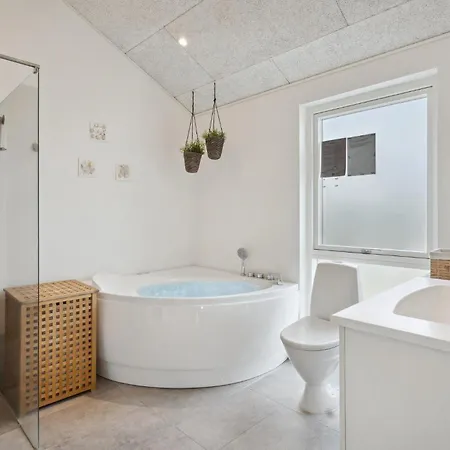 Lovely In With Wifi Holiday home *